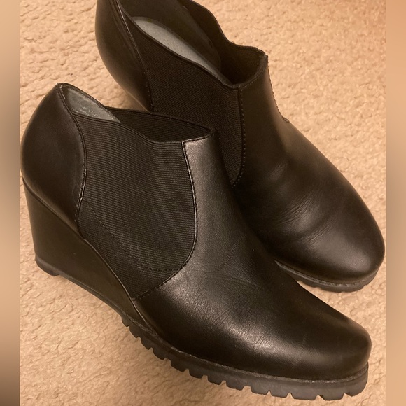 Soft Walk Black Leather Shoes - Picture 2 of 5